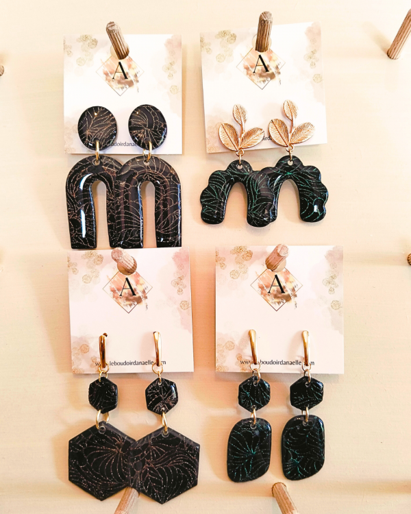 Ava (fond noir) - créatrice française