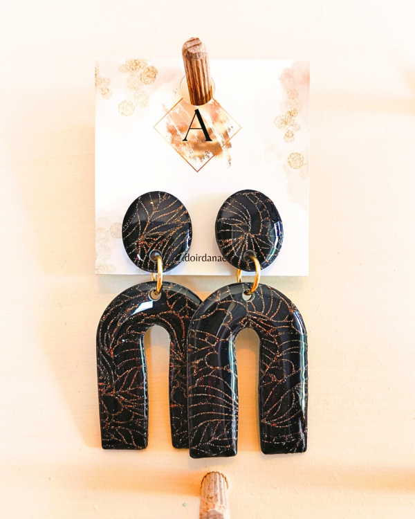 Ava (fond noir) - créatrice française