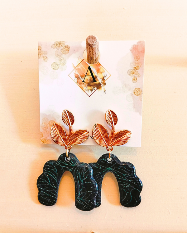 Ava (fond noir) - créatrice française