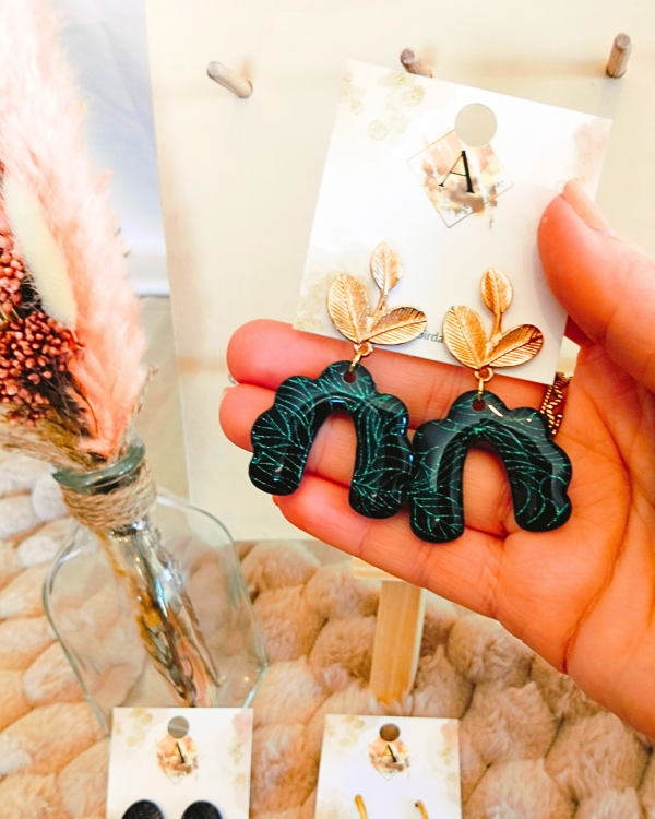 Ava (fond noir) - créatrice française