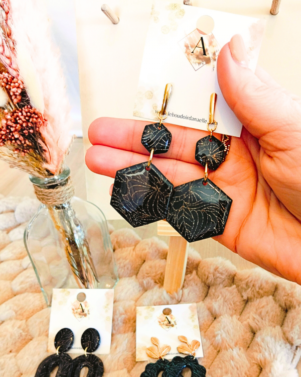 Ava (fond noir) - créatrice française